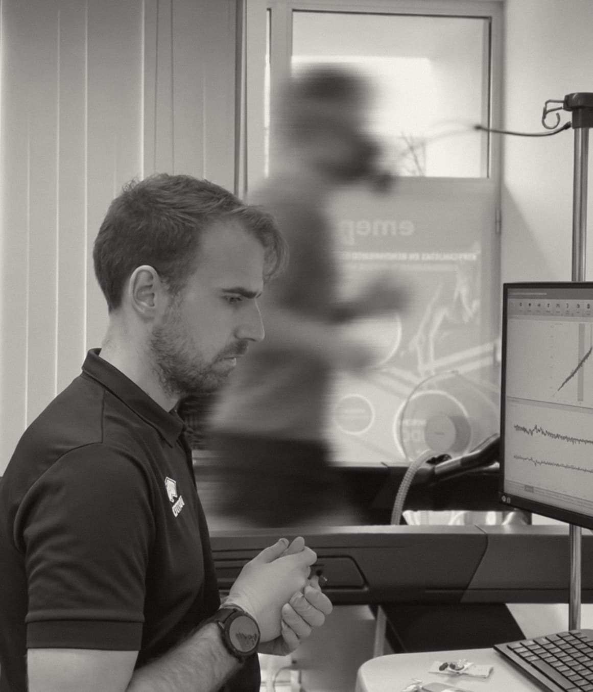 Lorenzo García durante una prueba de esfuerzo con análisis fisiológico en laboratorio.